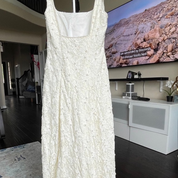 SOLD ✅ Gorgeous MARIE ST. CLAIRE IVORY DRESS EMBROIDERY Wedding/Cocktail Gown. - Picture 5 of 6